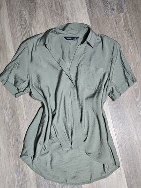 Simply Vera VERA WANG Olive Green Short Sleeve Blouse Size XS
